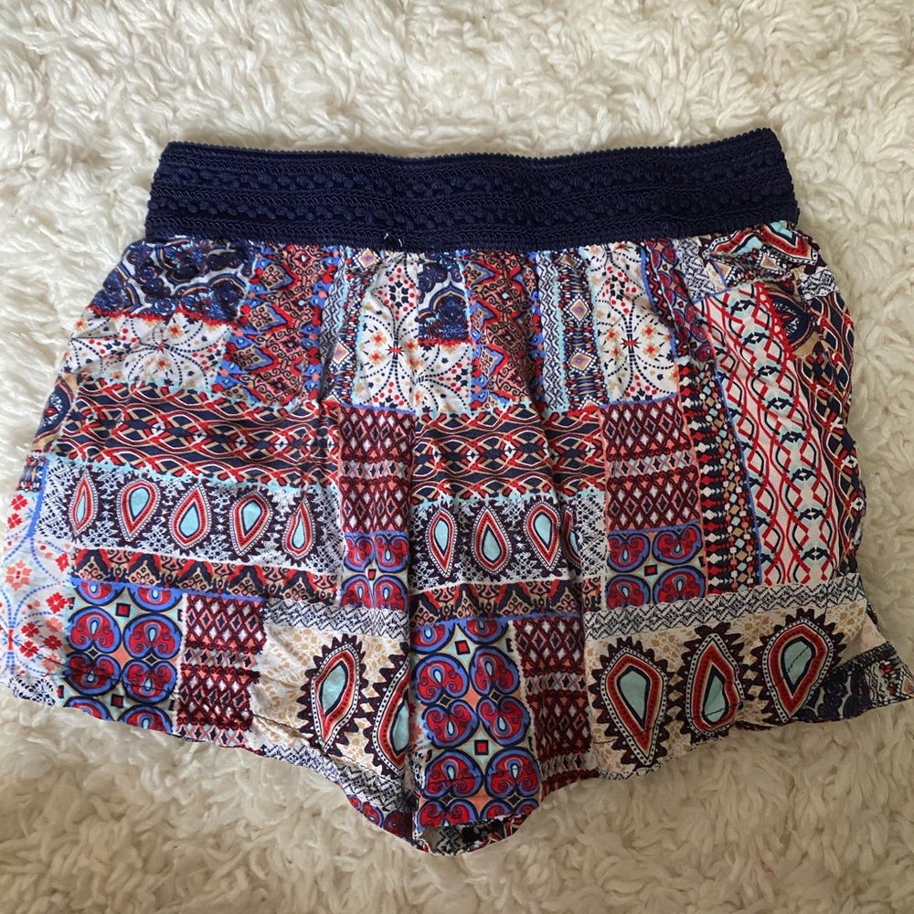 Pattern Shorts - Picture 2 of 3